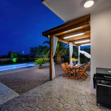 Evgenias Olive House 別荘 カラソス