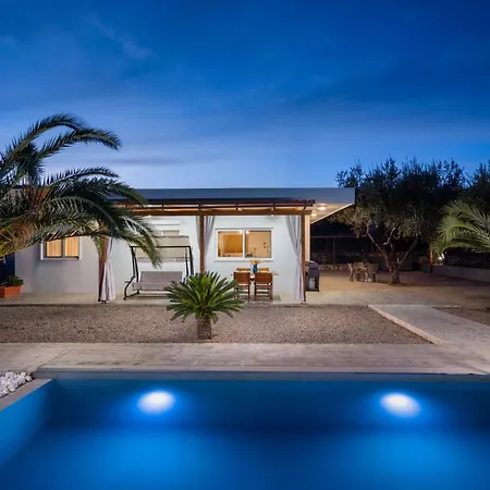 Evgenias Olive House *